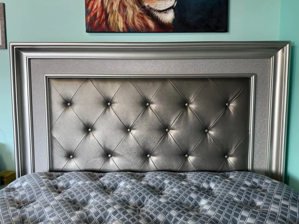 Upholstered Queen Bed - photo 3