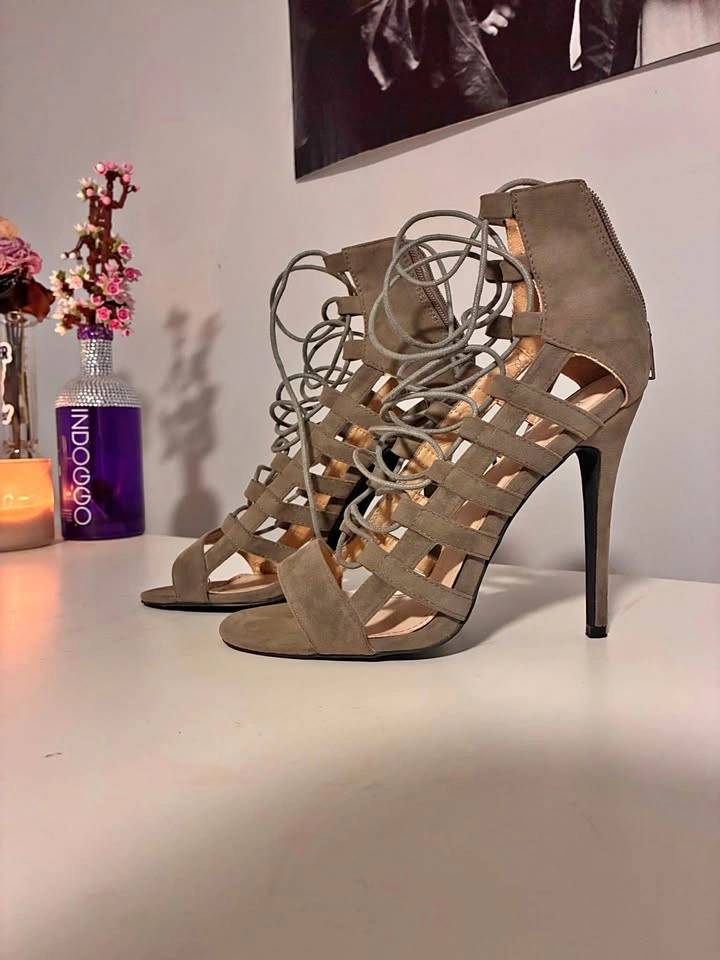 Super cute army green strappy heels
