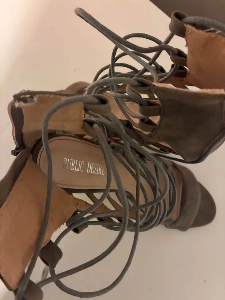 Super cute army green strappy heels - photo 2