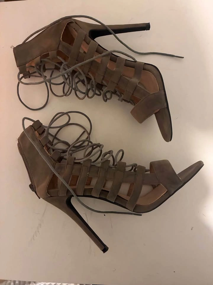 Super cute army green strappy heels - photo 3