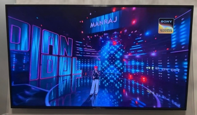 55 Inch Smart TV - photo 2