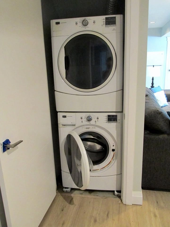 Private room for rent - photo 2