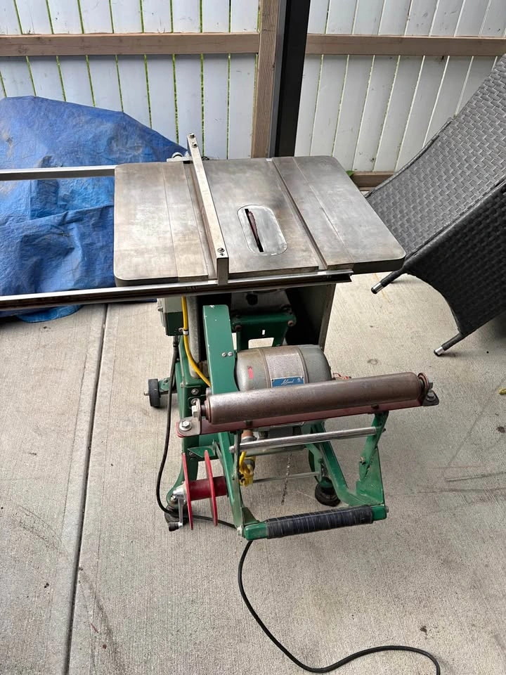 Delta Home Craft Table Saw with Cast Iron Top and stand