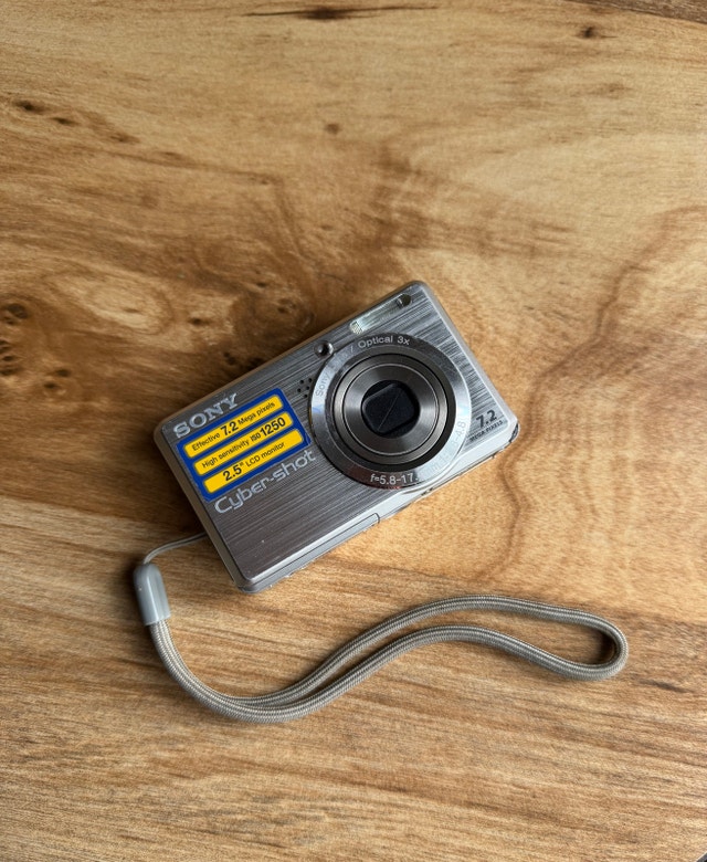 Sony DSC-S750 Digi Camera