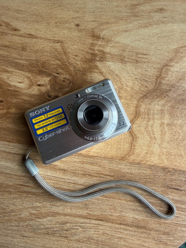 Sony DSC-S750 Digi Camera - photo 2