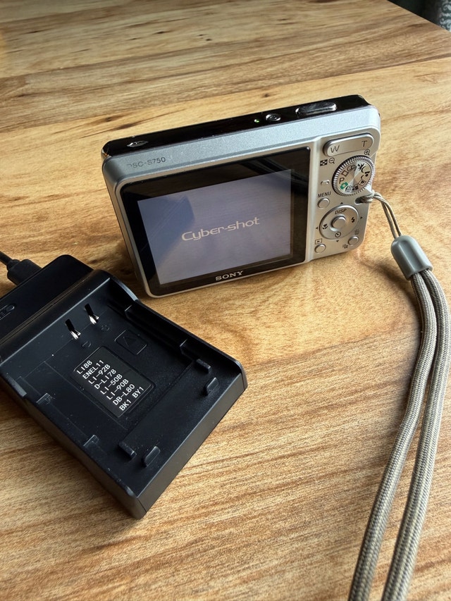 Sony DSC-S750 Digi Camera - photo 4