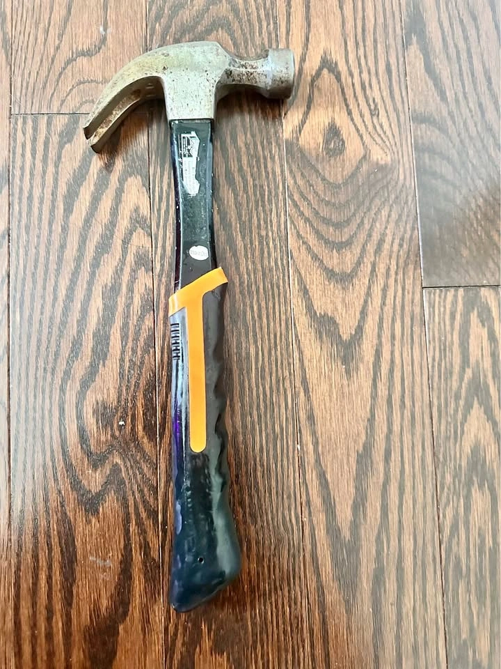 Black & Decker 16 oz Curved Claw Hammer - Fiberglass Handle