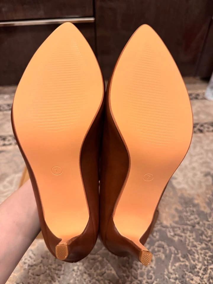 Brand New IDIFU Classic Pointed Toe Pumps – Women’s Size 7 - photo 5