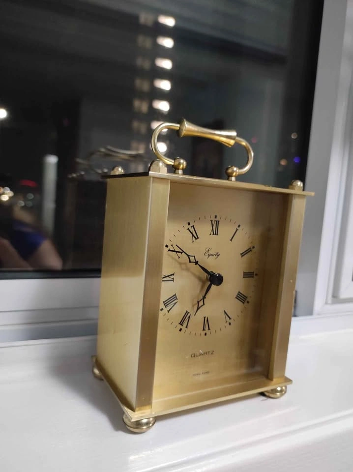 Vintage Equity quartz brass table clock - photo 4