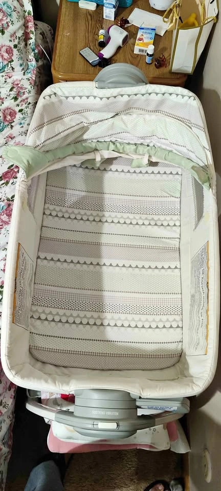Graco bassinet with diaper changing station
