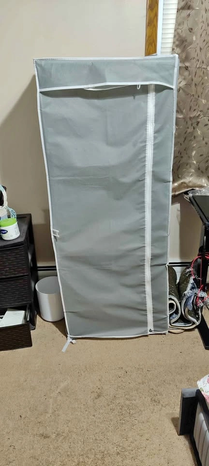 Portable wardrobe