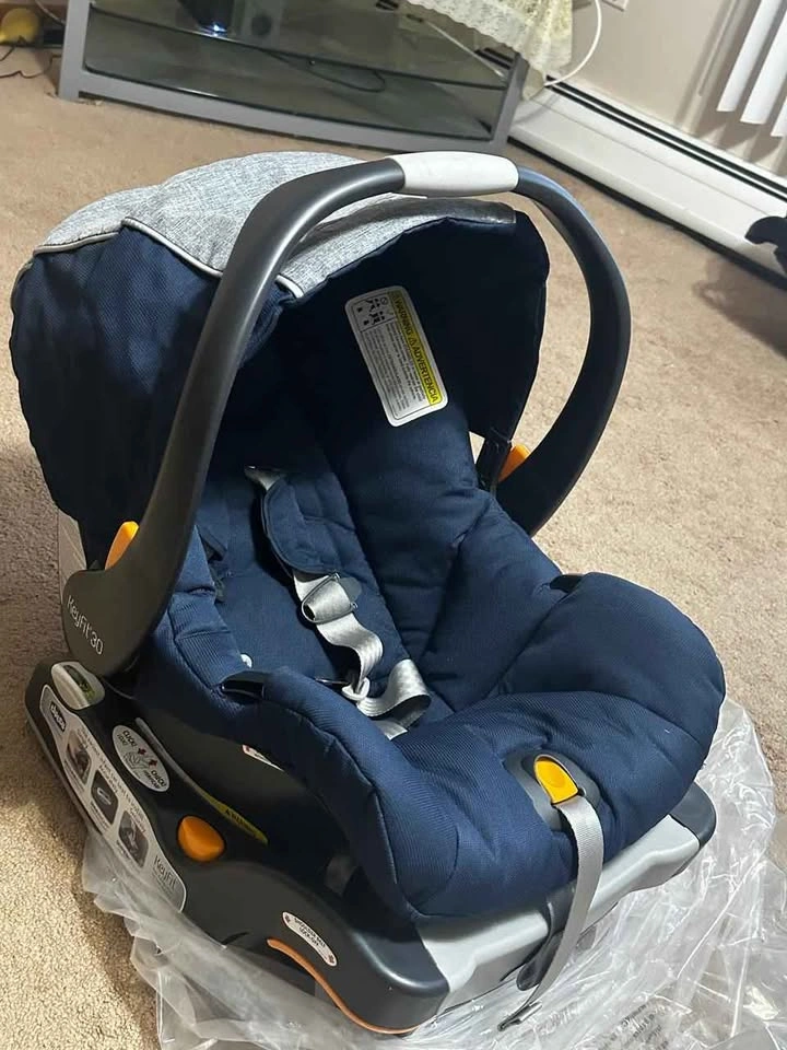 Chicco Car seat(infant to 2) - photo 2