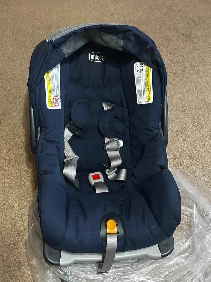 Chicco Car seat(infant to 2) - photo 3