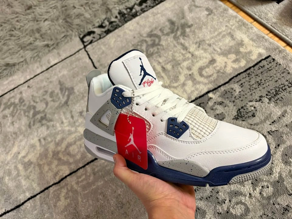 Jordan 4s Midnight Navy