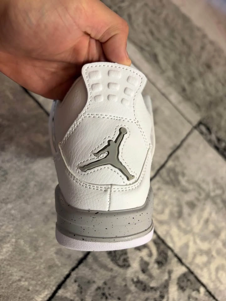 Jordan 4s Oreos - photo 2