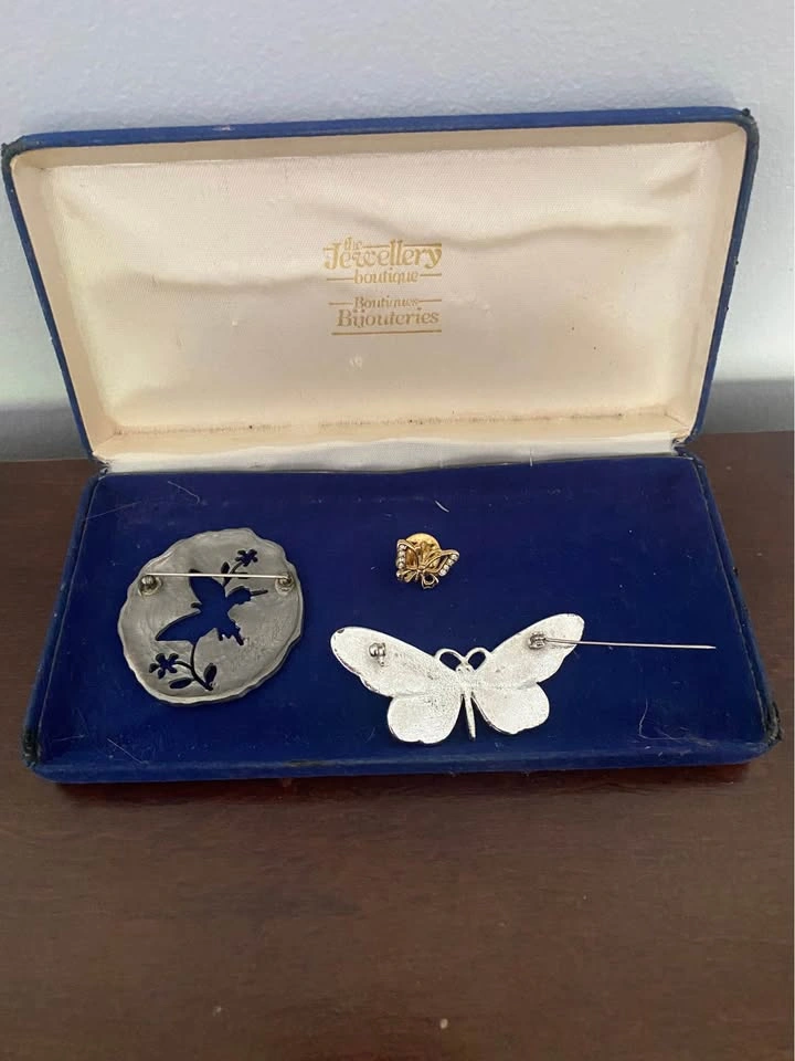 Vintage Lot of 2 Butterfly Brooches (One Pewter, One Enamel) and - photo 3