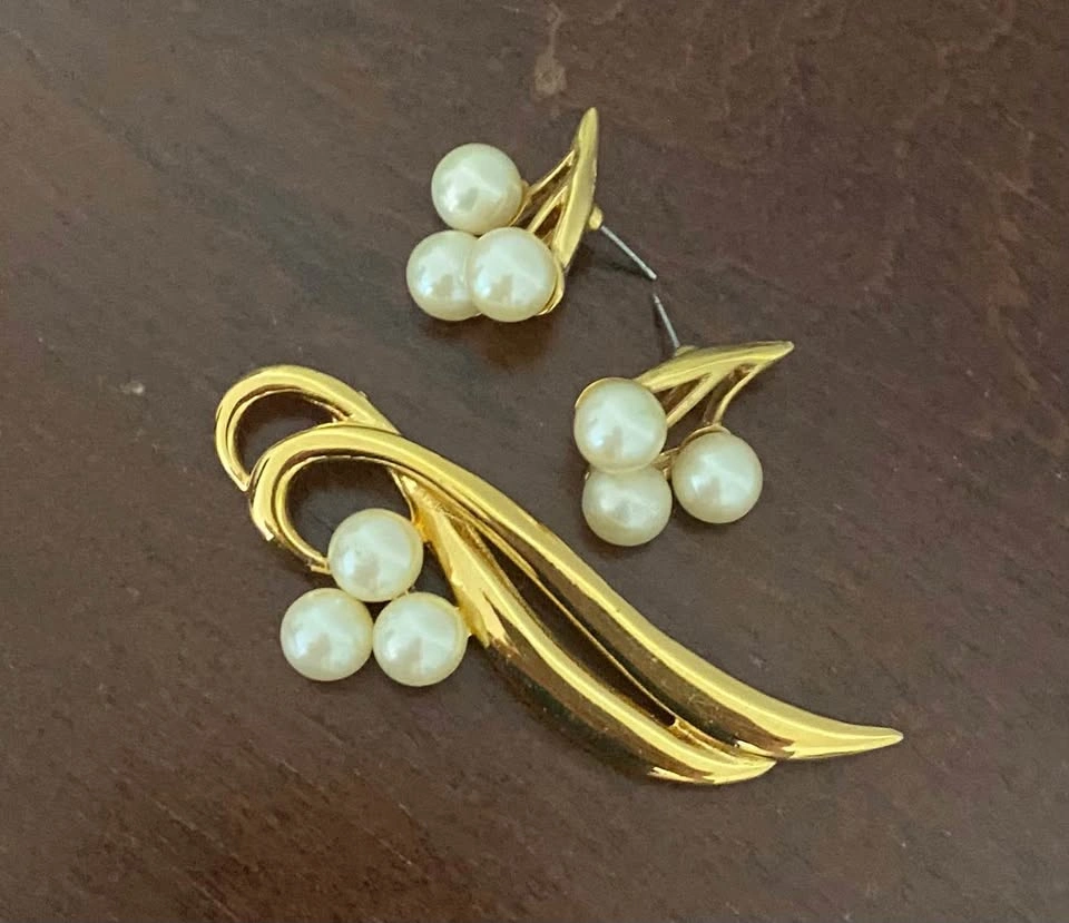 Vintage Faux Pearl Brooch and Earring Set - photo 2