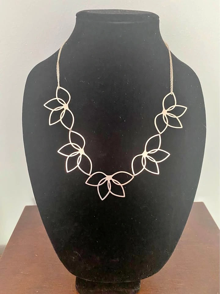 Vintage 1970s Rose Gold Tone Open Lotus Flower Statement Necklac