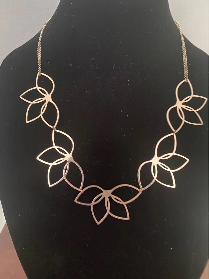 Vintage 1970s Rose Gold Tone Open Lotus Flower Statement Necklac - photo 4