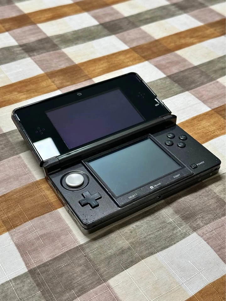 JPN Cosmo Black 3DS
