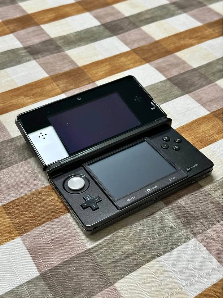 Cosmo Black 3DS
