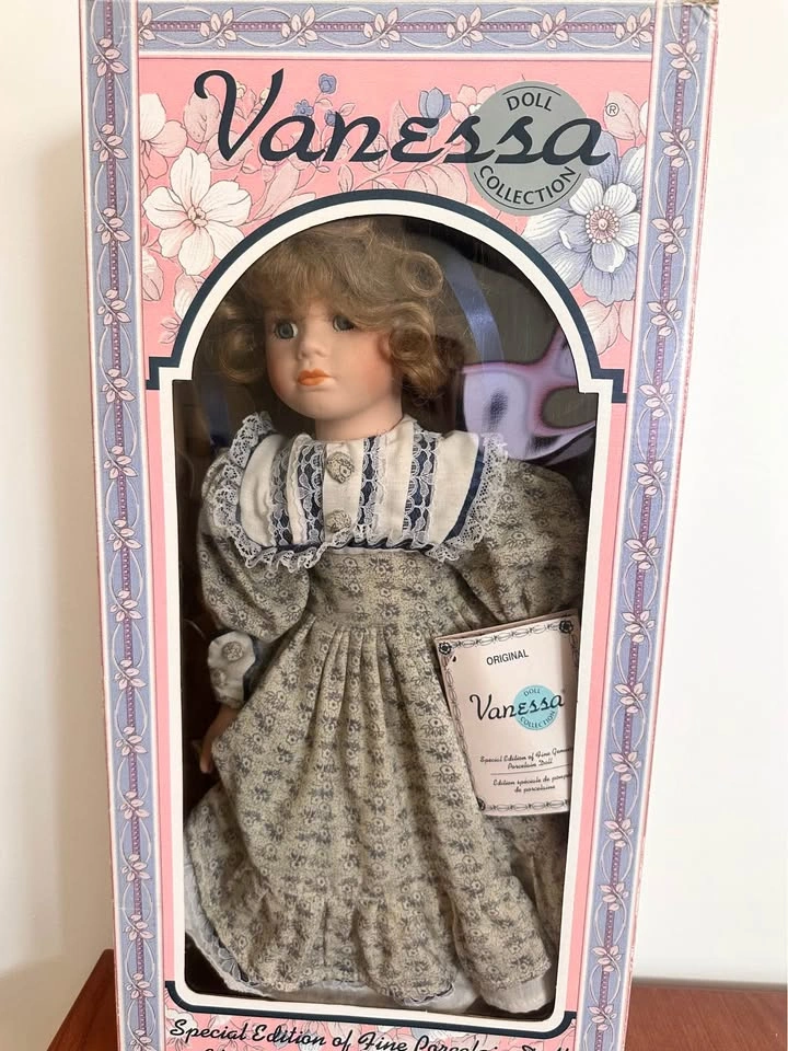 Vanessa Doll Collection – Limited Edition Porcelain Doll – 43 cm - photo 2