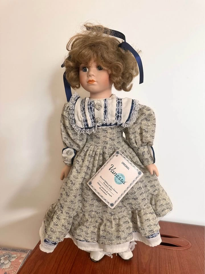 Vanessa Doll Collection – Limited Edition Porcelain Doll – 43 cm - photo 3