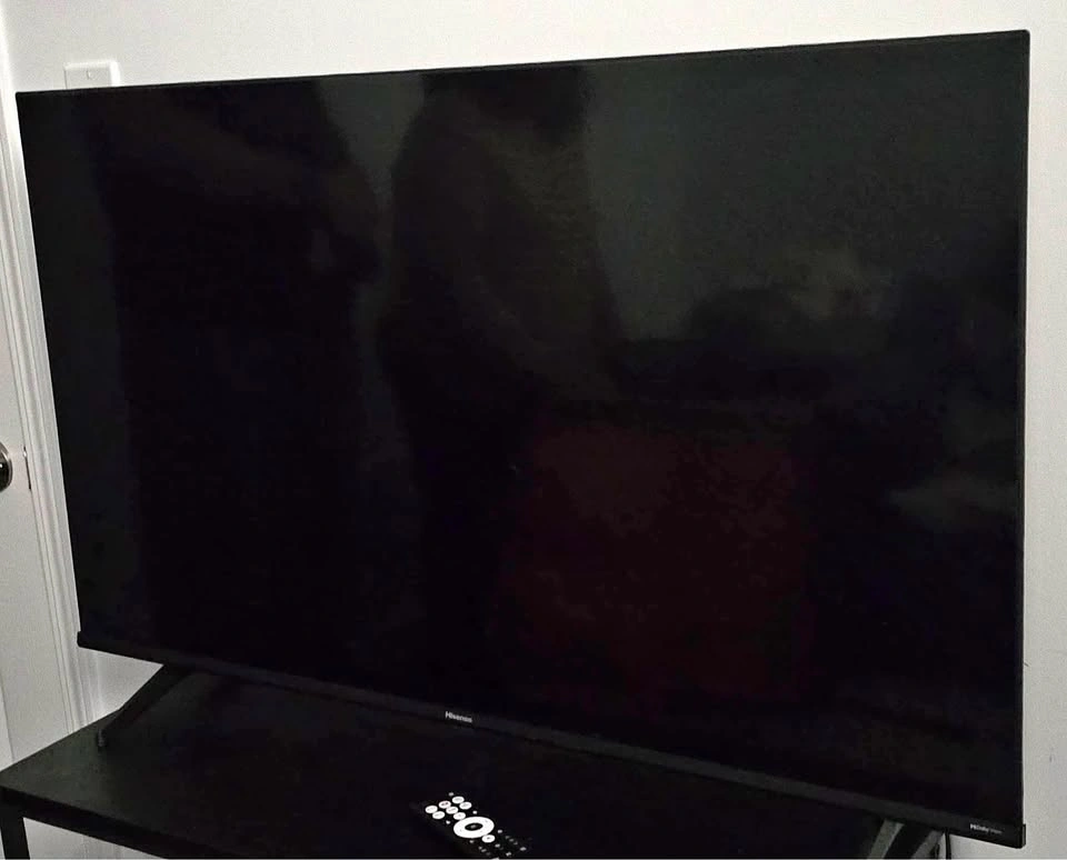 43” Hisense Smart TV with Remote