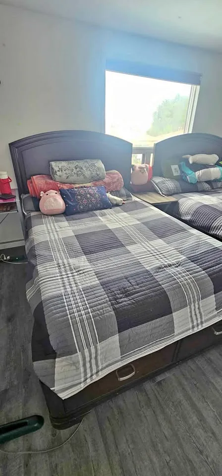 Queen Size Bed thumbnail