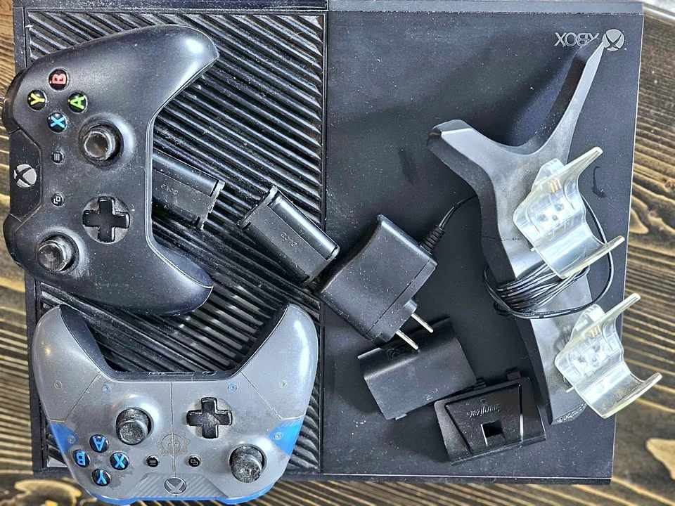 Xbox One Console with Two Controllers and Charging Dock
