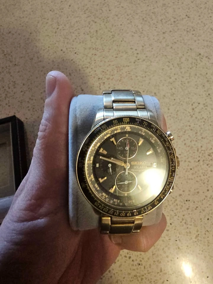 Seiko Solar Chronograph Watch - photo 2