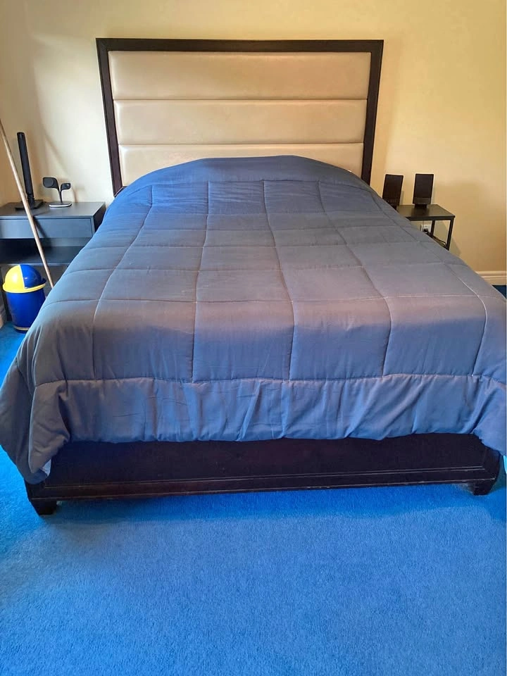 Queen bed set with drawers