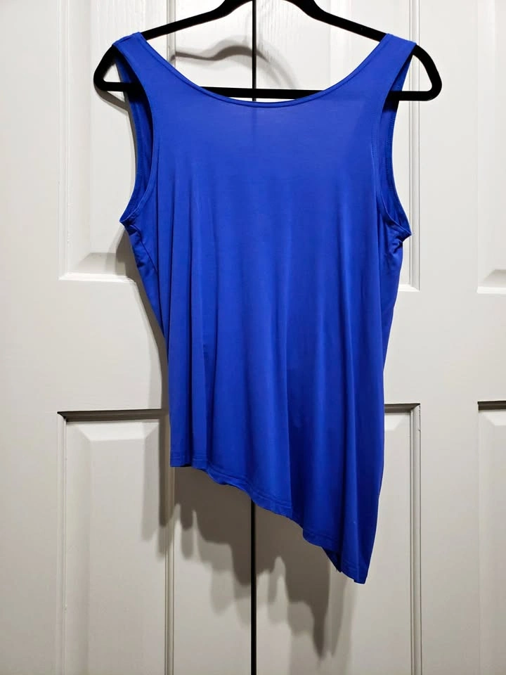 New! Famulily Open Back Knotted Tank Top (M)