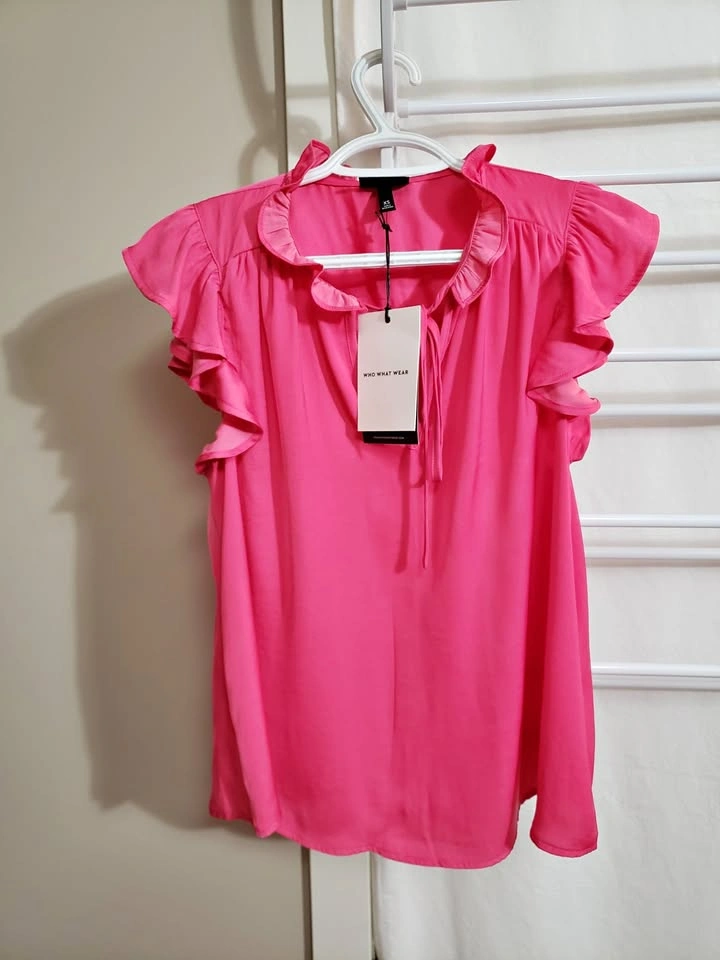 New Beautiful lightweight Buttery Soft Magenta Top (S)