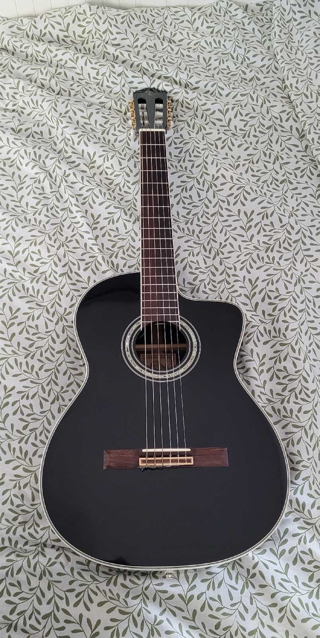 Takamine TC132SC BLK Nylon-String Cutaway Acoustic-Electric