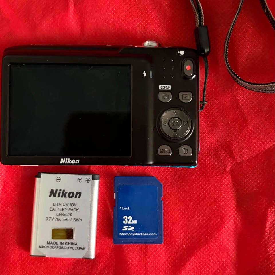Nikon Coolpix S3100 Digicam - photo 2