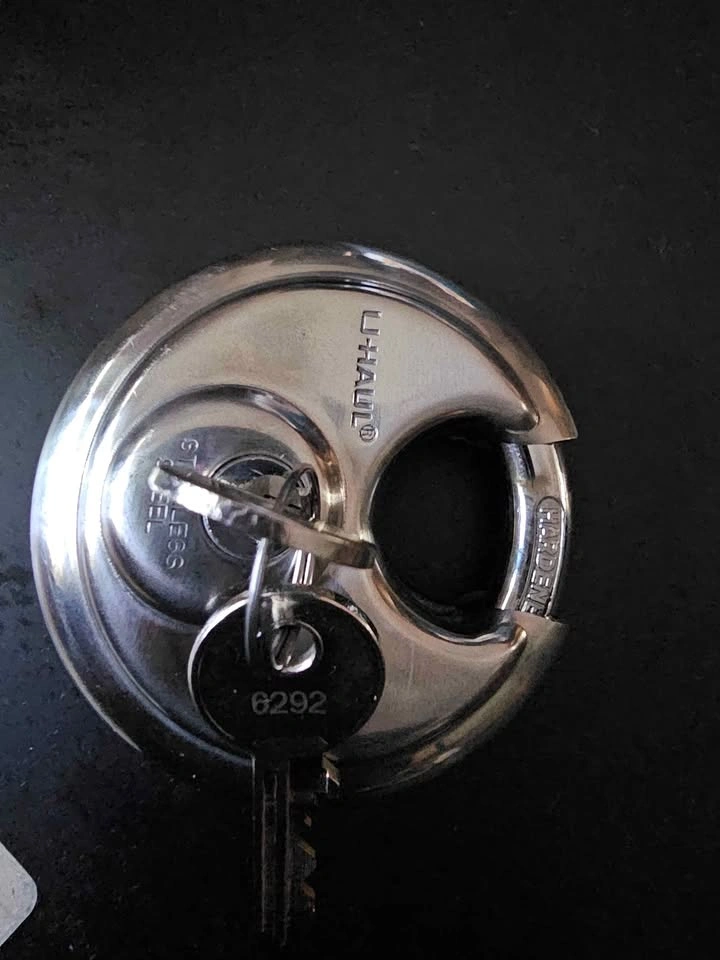 U-Haul Disc Padlock With Keys-Storage Or Truck Lock - photo 3