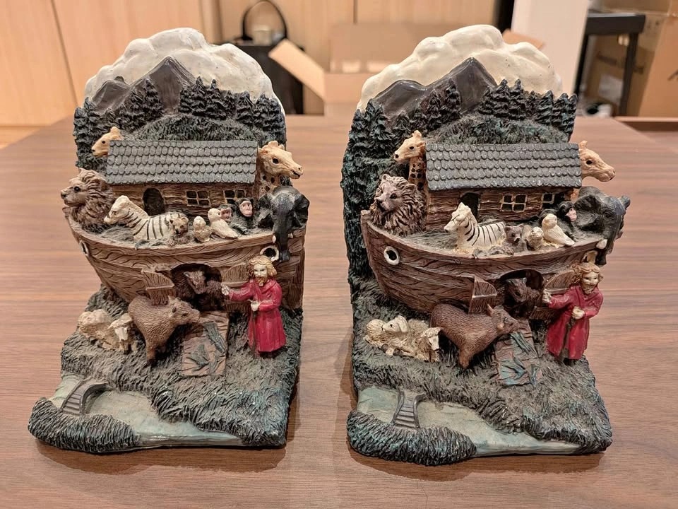 Book Ends Noah's Ark