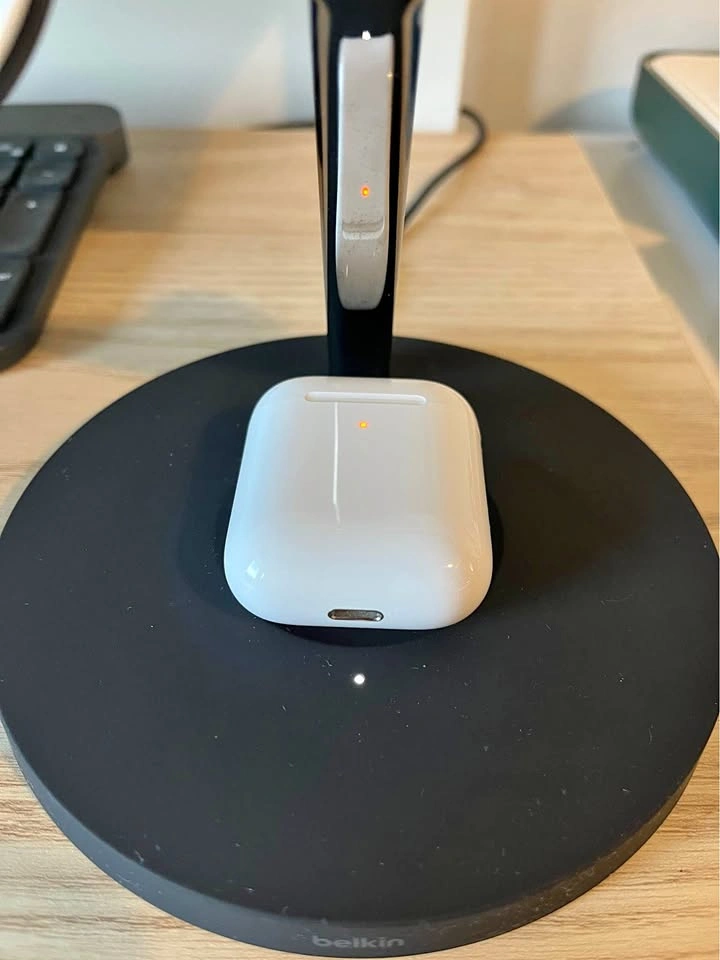 AirPods 2nd Wireless Charging case