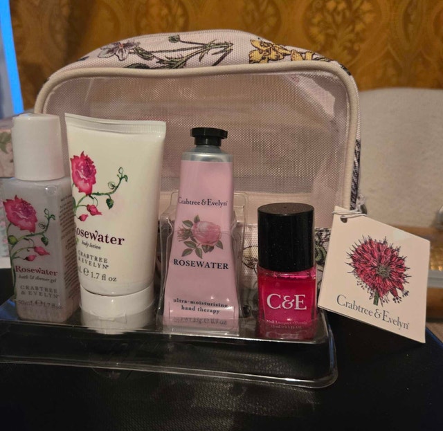 Crabtree & Evelyn Rosewater Gift Set - photo 3