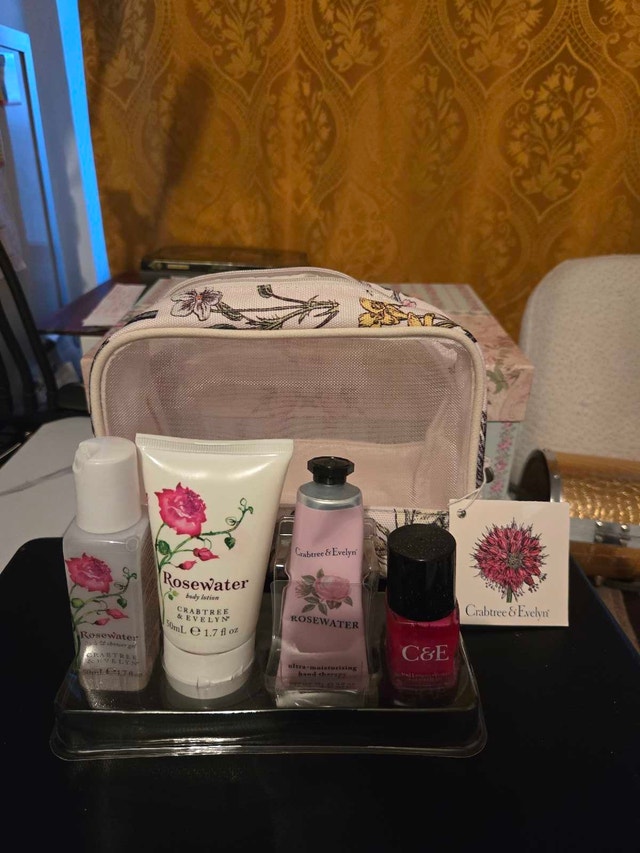 Crabtree & Evelyn Rosewater Gift Set - photo 4