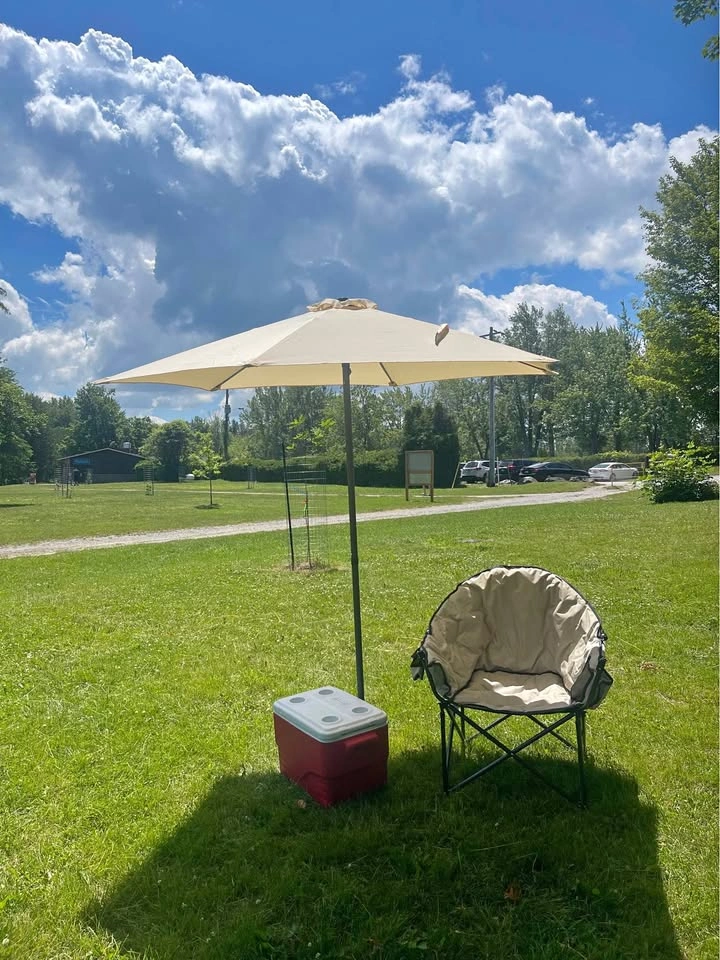 New 7.5ft Portable Beach Umbrella with Sand/Dirt Anchor