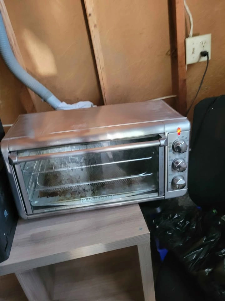 Black + Decker Toaster Oven - photo 2