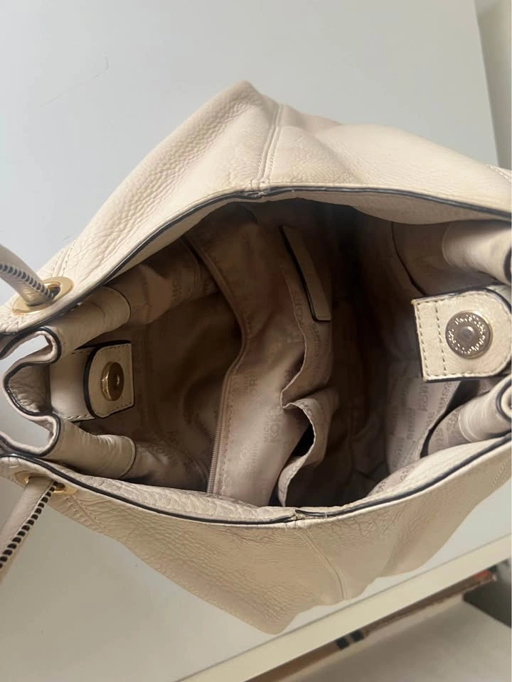 Micheal Kors leather bag - photo 2