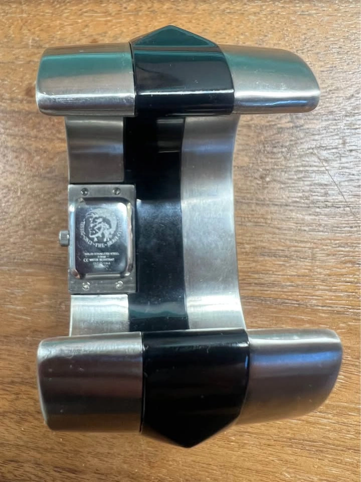 Vintage Diesel Women’s Cuff Bangle Watch - photo 3