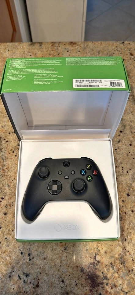 2 Xbox Series X Controllers: Carbon Black & Blue