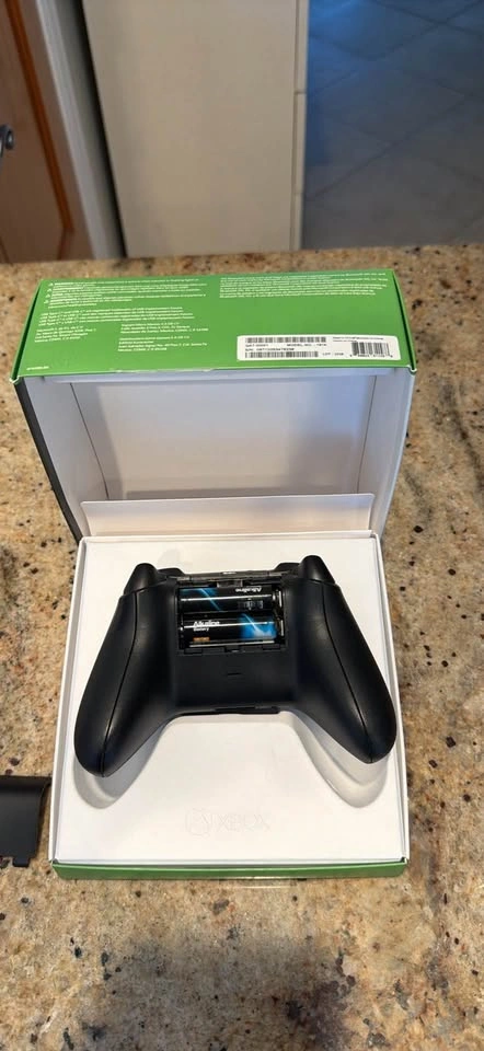 2 Xbox Series X Controllers: Carbon Black & Blue - photo 4