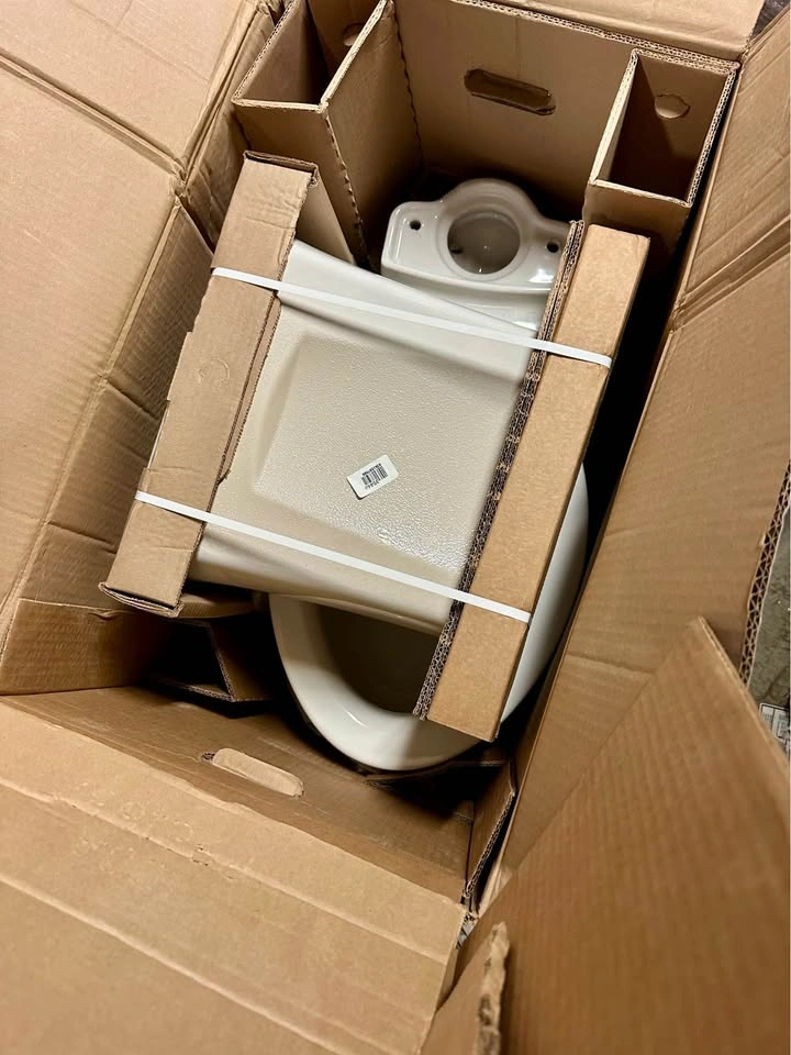 American Standard Edgemere Toilet With Bidet Seat Combo - photo 2