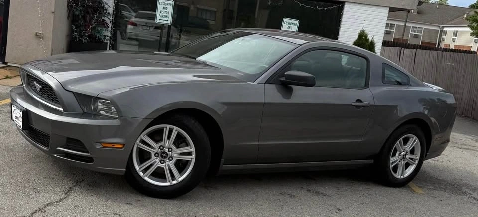 2013 Ford Mustang · V6 Coupe 2D - photo 2