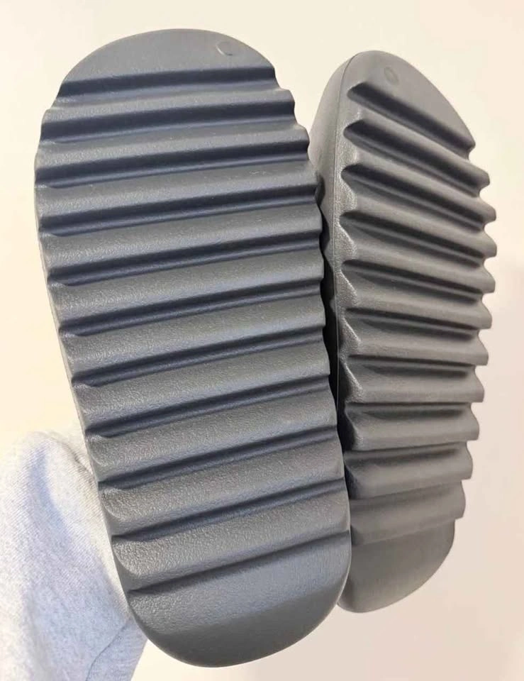 Adidas Yeezy Slide "Onyx" - photo 3